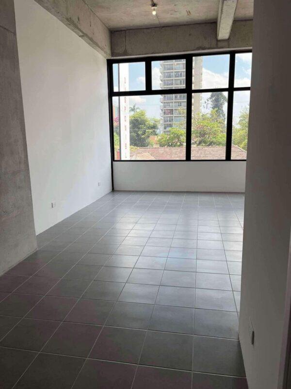 🏢 ¡Oportunidad Única en Zona 10, Ciudad de Guatemala! 🏢 Alquilo local comercial